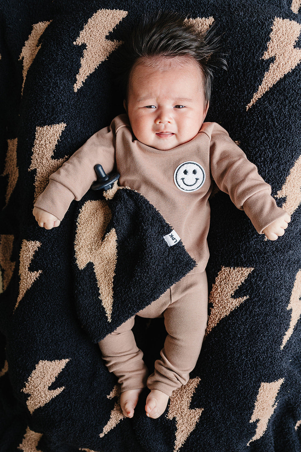 Lightning Bolt Fuzzy Blanket | Mocha