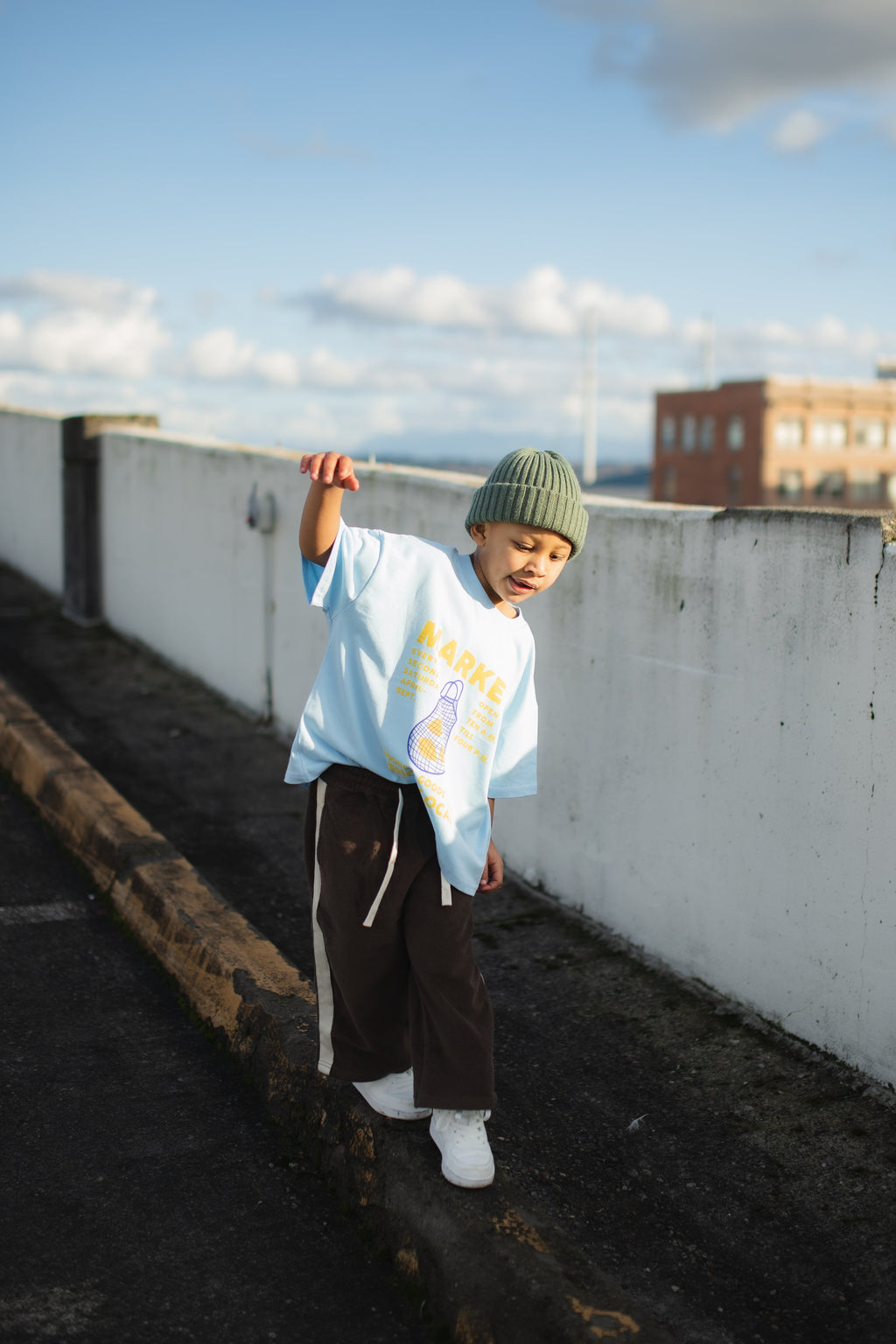 MARKET TEE