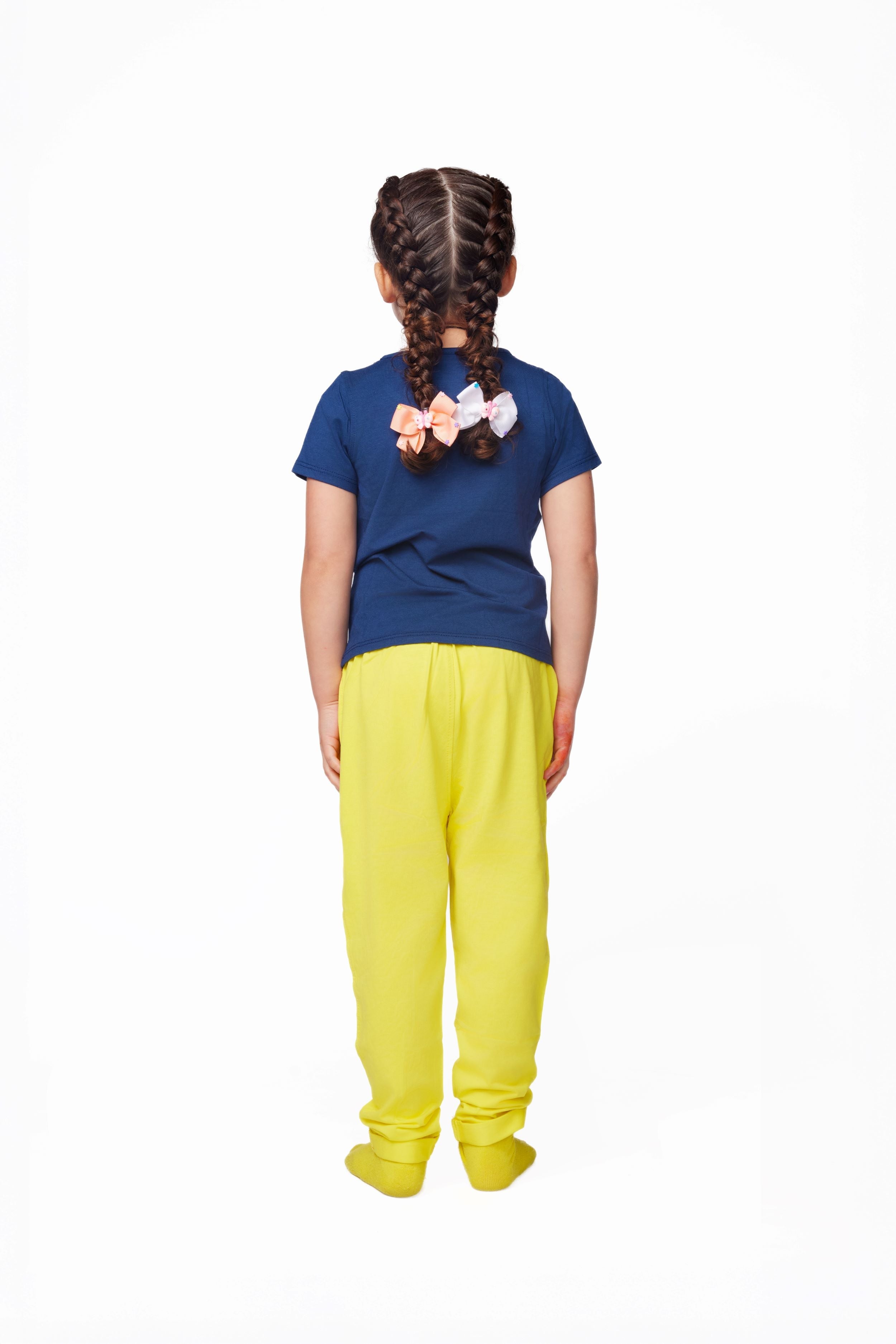 The Everyday Sensory Friendly Navy Tee w Chewy Necklace
